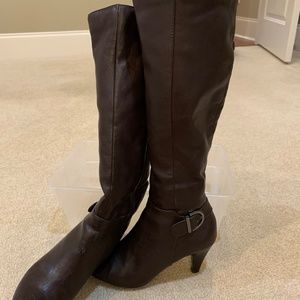 Ladies brow leather boot size 5.5